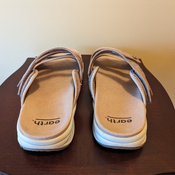 Shoes - Picture 3 of 4